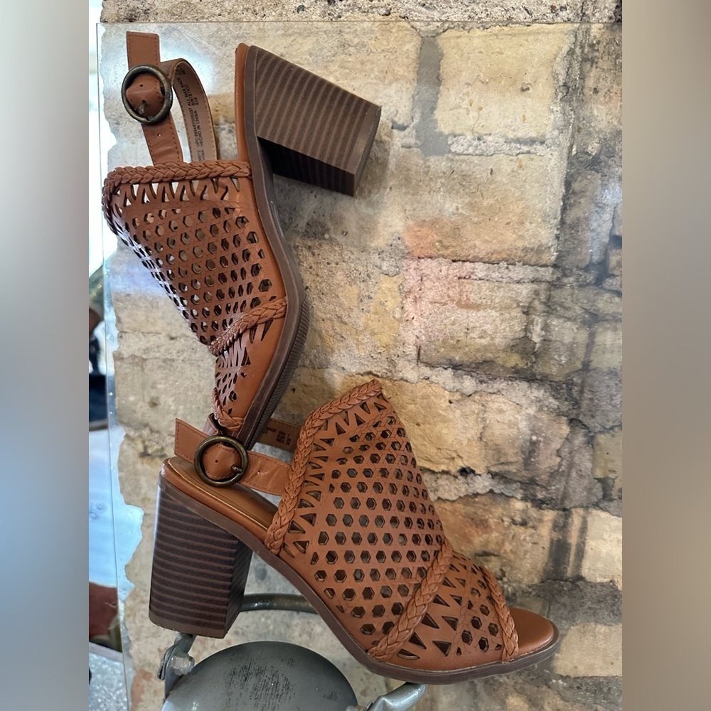 Big Buddha Womens Brown Perforated Vegan Leather Peep Toe Slingback Sandals - Picture 3 of 4